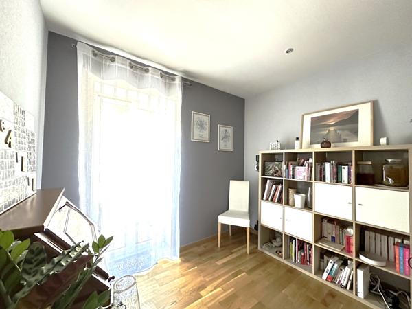 Mieux qu'un appartement, maison mitoyenne sans jardin avec terrasse au calme dans une impasse, 3 chambres