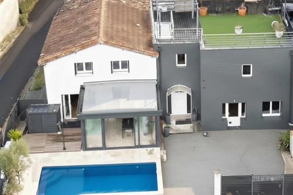 Villa contemporaine avec piscine-spa, studio indépendant et excellent bilan énergétique Brizambourg