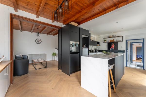 Villa contemporaine avec piscine-spa, studio indépendant et excellent bilan énergétique Brizambourg