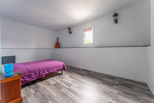 Villa contemporaine avec piscine-spa, studio indépendant et excellent bilan énergétique Brizambourg