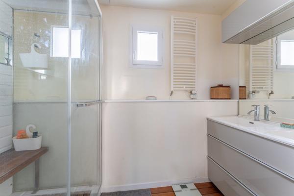 Villa contemporaine avec piscine-spa, studio indépendant et excellent bilan énergétique Brizambourg