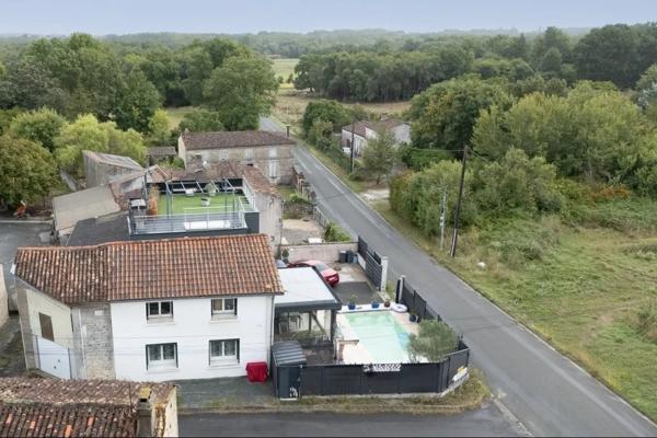 Villa contemporaine avec piscine-spa, studio indépendant et excellent bilan énergétique Brizambourg