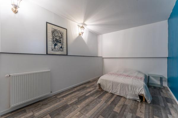 Villa contemporaine avec piscine-spa, studio indépendant et excellent bilan énergétique Brizambourg