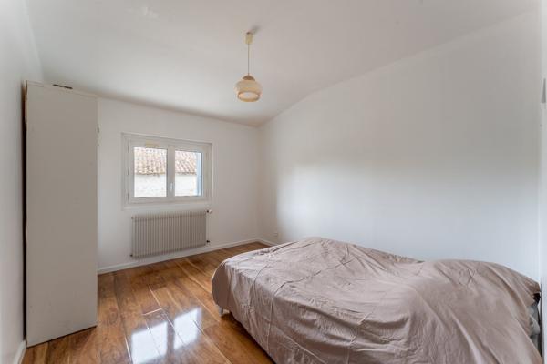 Villa contemporaine avec piscine-spa, studio indépendant et excellent bilan énergétique Brizambourg
