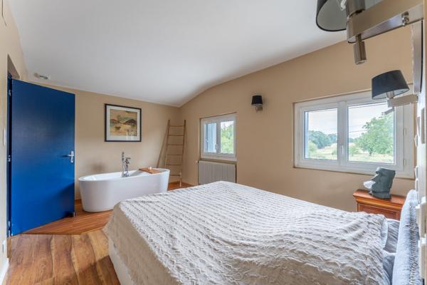 Villa contemporaine avec piscine-spa, studio indépendant et excellent bilan énergétique Brizambourg