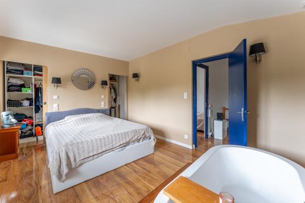 Villa contemporaine avec piscine-spa, studio indépendant et excellent bilan énergétique Brizambourg