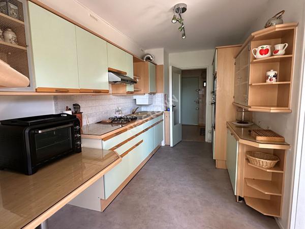 Nantes Collines du Cens : En VENTE, Proche chronobus, appartement 5 pièces, lumineux avec de beaux volumes, environnement calme et verdoyant.