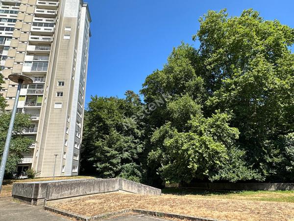 Nantes Collines du Cens : En VENTE, Proche chronobus, appartement 5 pièces, lumineux avec de beaux volumes, environnement calme et verdoyant.