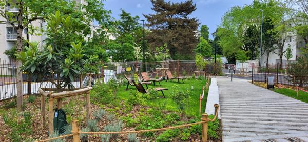 Nantes Collines du Cens : En VENTE, Proche chronobus, appartement 5 pièces, lumineux avec de beaux volumes, environnement calme et verdoyant.