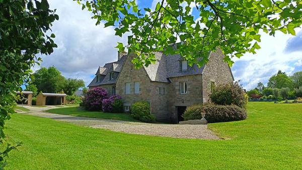 MAISON BRETONNE DE CHARME 310 m² AVEC 2 HECTARES , LANDIVISIAU , FINISTERE Landivisiau