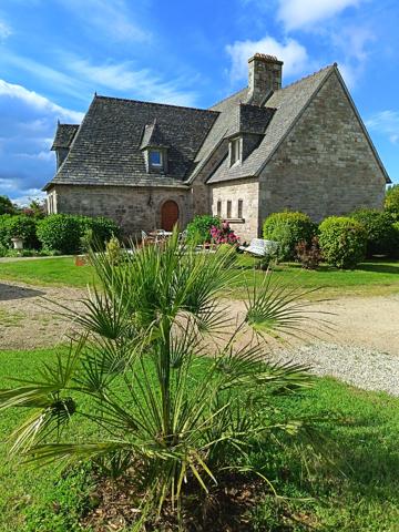 MAISON BRETONNE DE CHARME 310 m² AVEC 2 HECTARES , LANDIVISIAU , FINISTERE Landivisiau