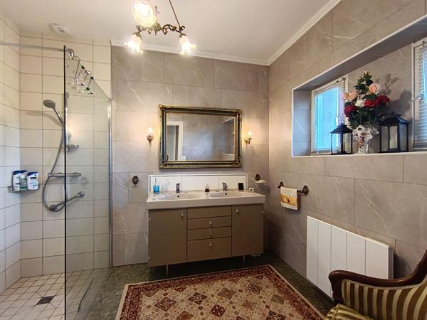 MAISON BRETONNE DE CHARME 310 m² AVEC 2 HECTARES , LANDIVISIAU , FINISTERE Landivisiau