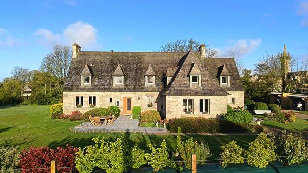 MAISON BRETONNE DE CHARME 310 m² AVEC 2 HECTARES , LANDIVISIAU , FINISTERE Landivisiau