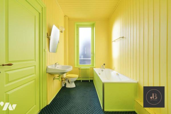 Maison T5 de caractère avec jardin.