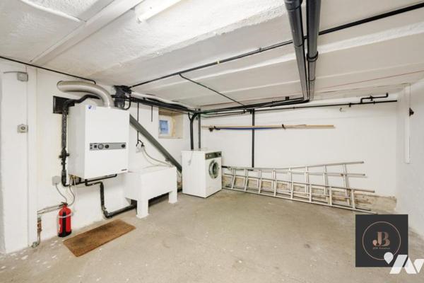 Maison T5 de caractère avec jardin.