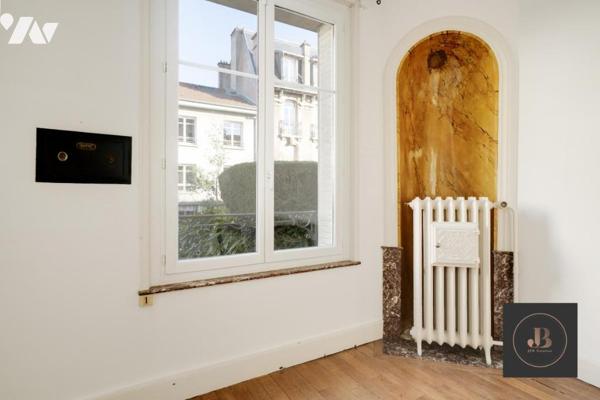 Maison T5 de caractère avec jardin.