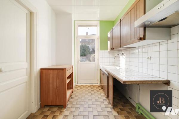 Maison T5 de caractère avec jardin.