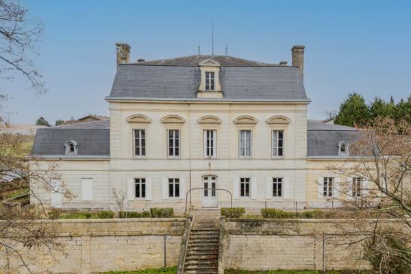Élégance et héritage un château d'exception au coeur d'un vignoble classé Montagne