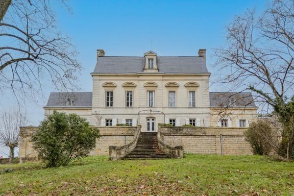 Élégance et héritage un château d'exception au coeur d'un vignoble classé Montagne