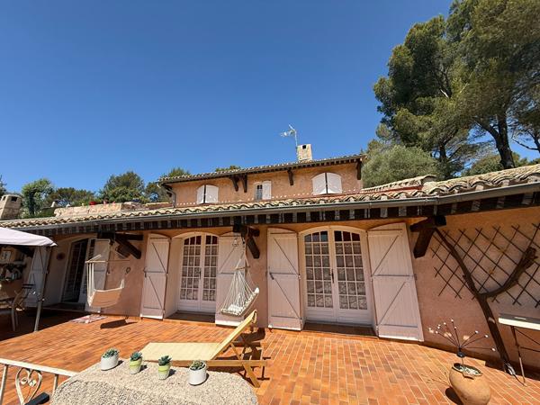 La Crau - Maison de caractère avec vue panoramique et environnement très privilégié