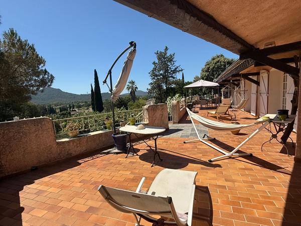 La Crau - Maison de caractère avec vue panoramique et environnement très privilégié