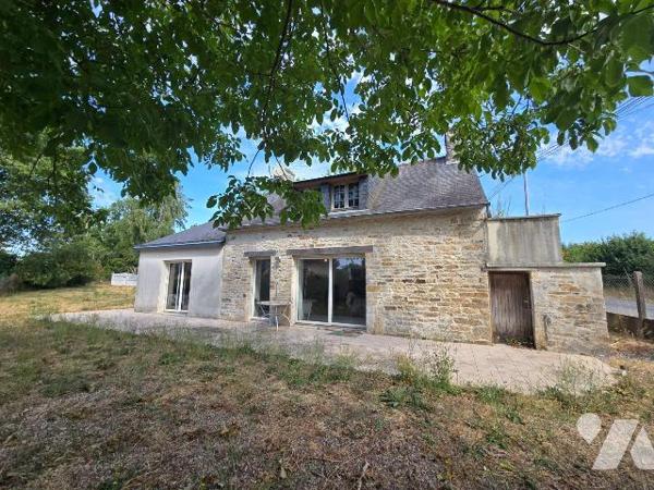Proximité immédiate du bourg, jolie  maison indépendante comprenant pièce de vie avec coin cuis...