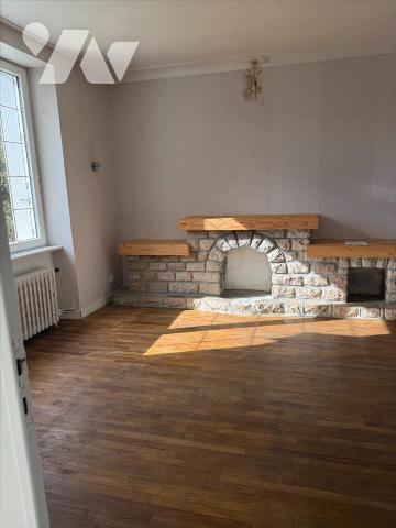 Maison d'habitation de 1970 comprenant au rez-de-chaussée : cuisine, salon, 2 chambres , arrièr...