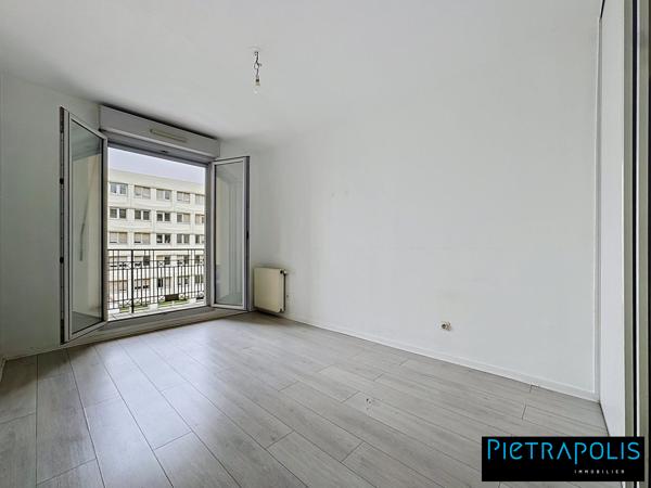 SOUS OFFRE-Appartement T3 de 79m2 traversant avec 2 balcons et plase de parking en sous-sol