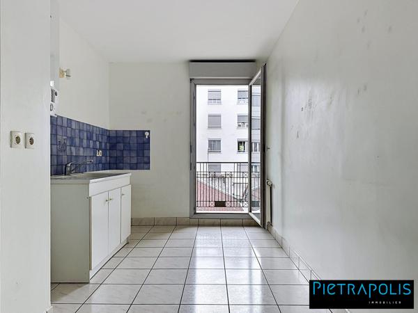 SOUS OFFRE-Appartement T3 de 79m2 traversant avec 2 balcons et plase de parking en sous-sol