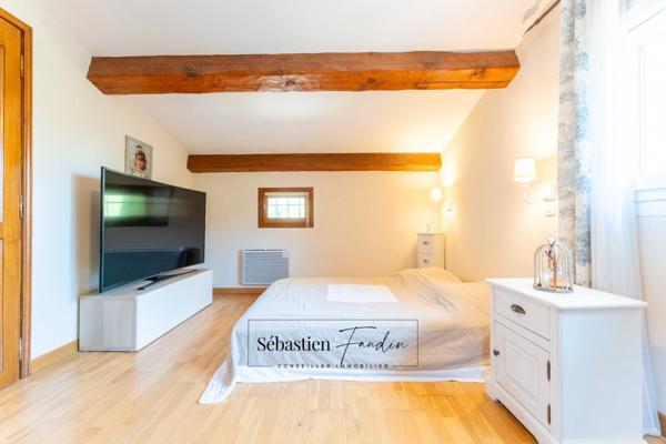 Maison à vendre à SIGNES (83) - Parcelle de plus d'un hectare - Piscine - Nombreuses annexes et dépendances - Calme absolu - Ensoleillée