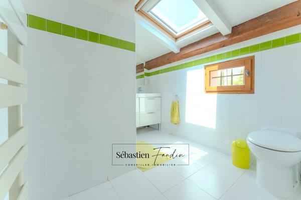 Maison à vendre à SIGNES (83) - Parcelle de plus d'un hectare - Piscine - Nombreuses annexes et dépendances - Calme absolu - Ensoleillée