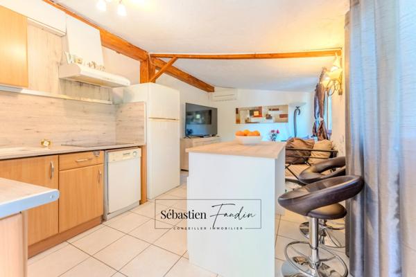 Maison à vendre à SIGNES (83) - Parcelle de plus d'un hectare - Piscine - Nombreuses annexes et dépendances - Calme absolu - Ensoleillée