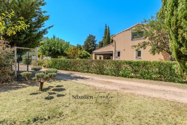 Maison à vendre à SIGNES (83) - Parcelle de plus d'un hectare - Piscine - Nombreuses annexes et dépendances - Calme absolu - Ensoleillée