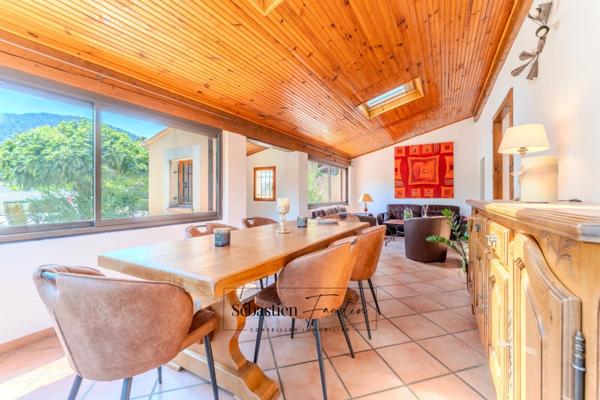 Maison à vendre à SIGNES (83) - Parcelle de plus d'un hectare - Piscine - Nombreuses annexes et dépendances - Calme absolu - Ensoleillée