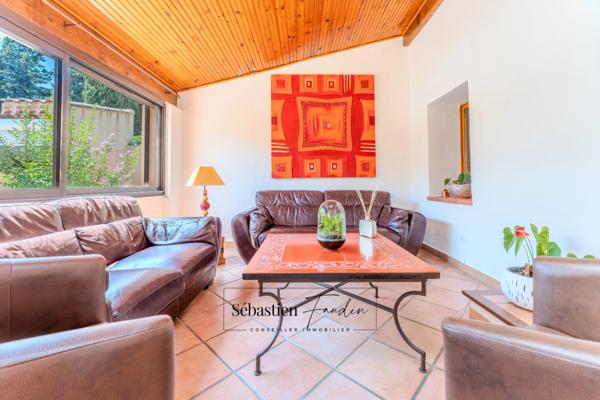 Maison à vendre à SIGNES (83) - Parcelle de plus d'un hectare - Piscine - Nombreuses annexes et dépendances - Calme absolu - Ensoleillée