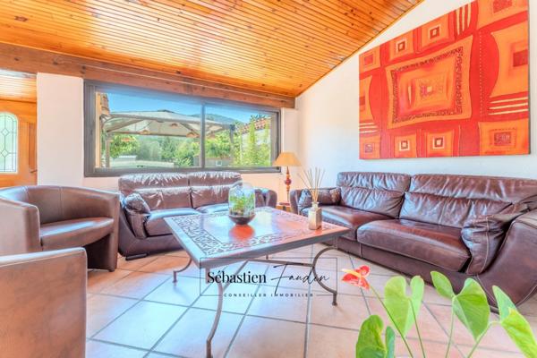 Maison à vendre à SIGNES (83) - Parcelle de plus d'un hectare - Piscine - Nombreuses annexes et dépendances - Calme absolu - Ensoleillée