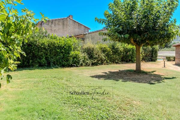 Maison à vendre à SIGNES (83) - Parcelle de plus d'un hectare - Piscine - Nombreuses annexes et dépendances - Calme absolu - Ensoleillée