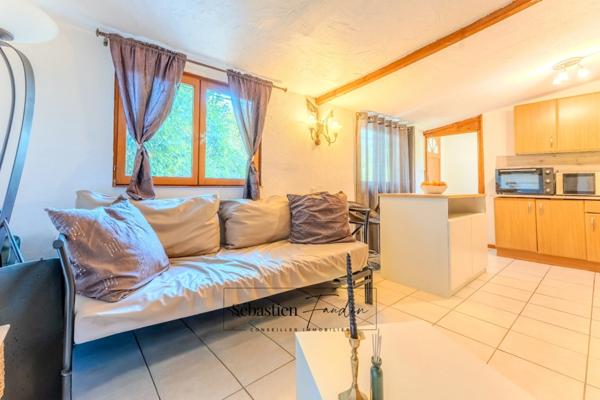 Maison à vendre à SIGNES (83) - Parcelle de plus d'un hectare - Piscine - Nombreuses annexes et dépendances - Calme absolu - Ensoleillée