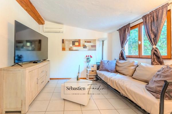 Maison à vendre à SIGNES (83) - Parcelle de plus d'un hectare - Piscine - Nombreuses annexes et dépendances - Calme absolu - Ensoleillée