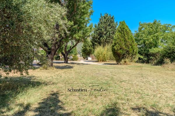 Maison à vendre à SIGNES (83) - Parcelle de plus d'un hectare - Piscine - Nombreuses annexes et dépendances - Calme absolu - Ensoleillée