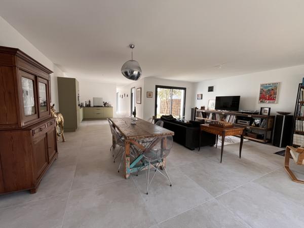 Maison
                                                                                                                                                                                                                                                                                                                        5 pièce(s)                                                                                                                                                                                                          3 chambre(s)                                                                                                                                                                                                          112  m²