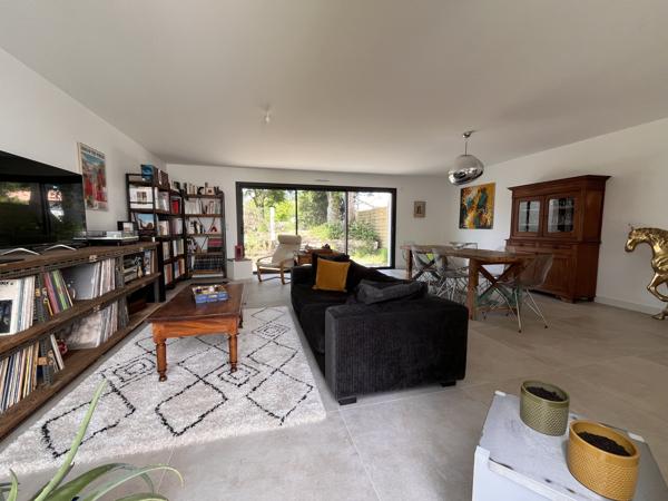 Maison
                                                                                                                                                                                                                                                                                                                        5 pièce(s)                                                                                                                                                                                                          3 chambre(s)                                                                                                                                                                                                          112  m²
