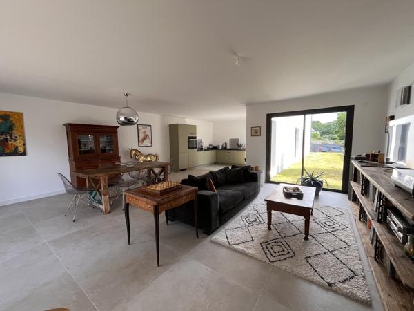 Maison
                                                                                                                                                                                                                                                                                                                        5 pièce(s)                                                                                                                                                                                                          3 chambre(s)                                                                                                                                                                                                          112  m²
