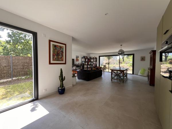 Maison
                                                                                                                                                                                                                                                                                                                        5 pièce(s)                                                                                                                                                                                                          3 chambre(s)                                                                                                                                                                                                          112  m²