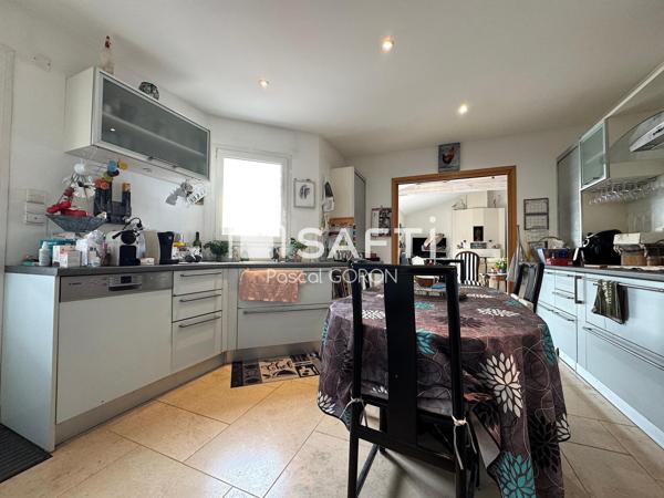 Grande maison de plain-pied, 3/4 chambres, piscine, cave