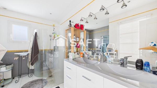 Grande maison de plain-pied, 3/4 chambres, piscine, cave