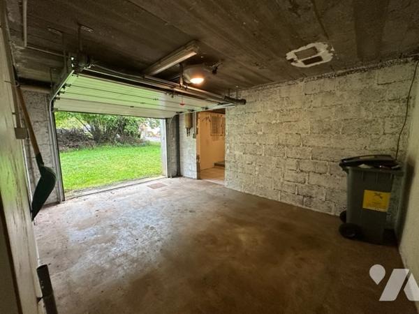 Une maison d'habitation sur deux niveaux dans impasse avec chauffage pompe à chaleur