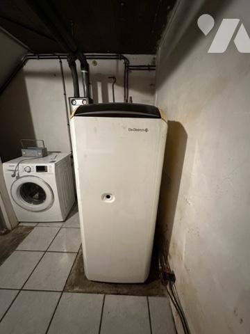 Une maison d'habitation sur deux niveaux dans impasse avec chauffage pompe à chaleur