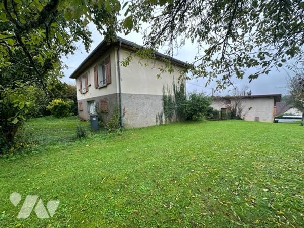 Une maison d'habitation sur deux niveaux dans impasse avec chauffage pompe à chaleur