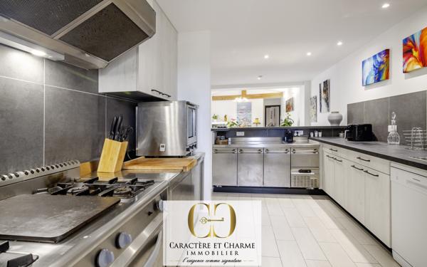 Sarlat-la-Canéda (24200) 7 Chambres d'hôtes / studios, aménagés, + grand logement privé. Idéal activité. Piscine chauffée - Jardin.